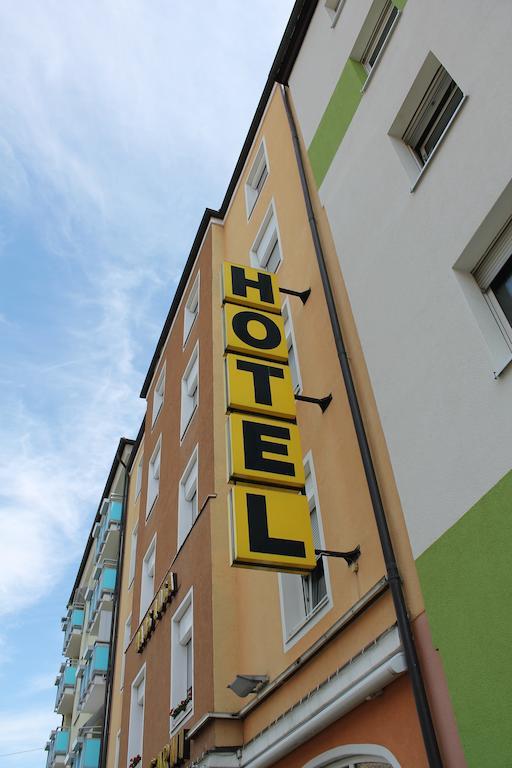 Hotel Luga Nürnberg Exteriör bild